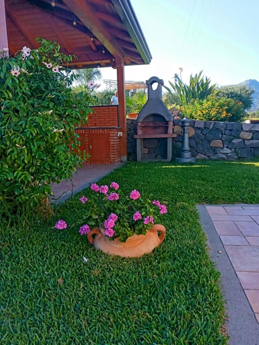 Taormina Villa Ibiscus Alcantara Gaggi Exteriör bild