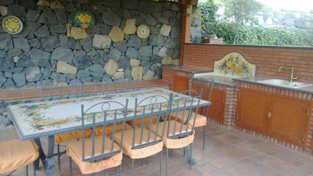 Taormina Villa Ibiscus Alcantara Gaggi Rum bild