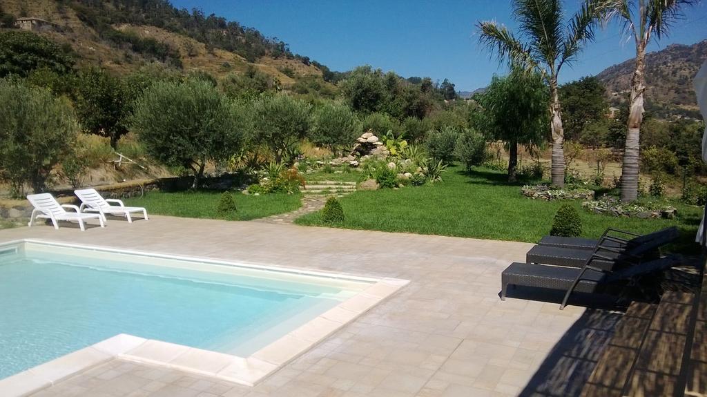 Taormina Villa Ibiscus Alcantara Gaggi Rum bild
